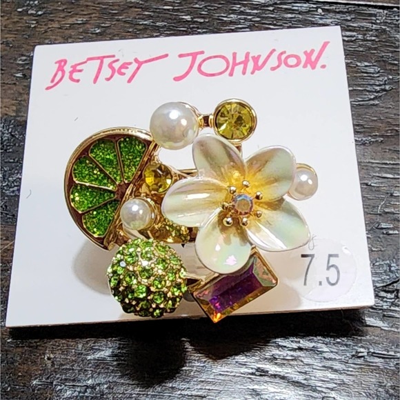 BETSEY JOHNSON BETSEYS BRUCH LIME FLOWERS AND BLING RING SIZE 7.5 - Picture 1 of 7